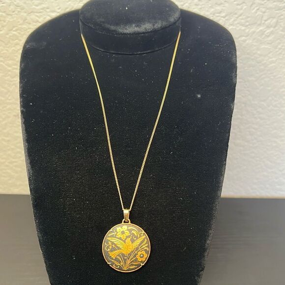 Elegant Gold Tone and Black Vintage Damascene Pendant Necklace - Picture 2 of 6